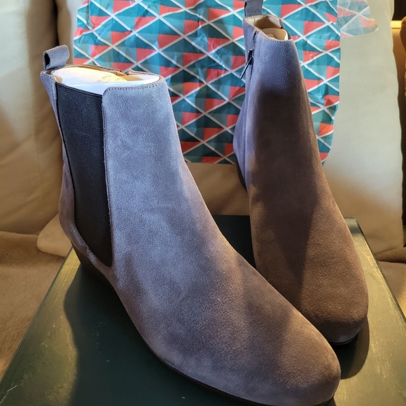 Aerosoles Women's Alisa Chelsea Boots - Picture 2 of 9